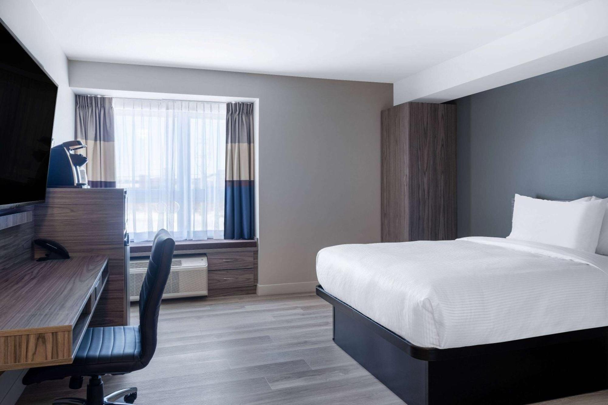 Microtel Inn & Suites By Wyndham Kanata Ottawa West Bagian luar foto