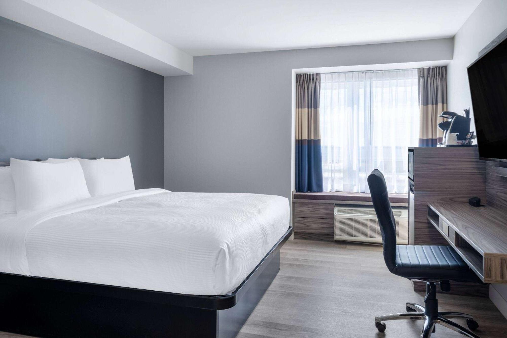 Microtel Inn & Suites By Wyndham Kanata Ottawa West Bagian luar foto