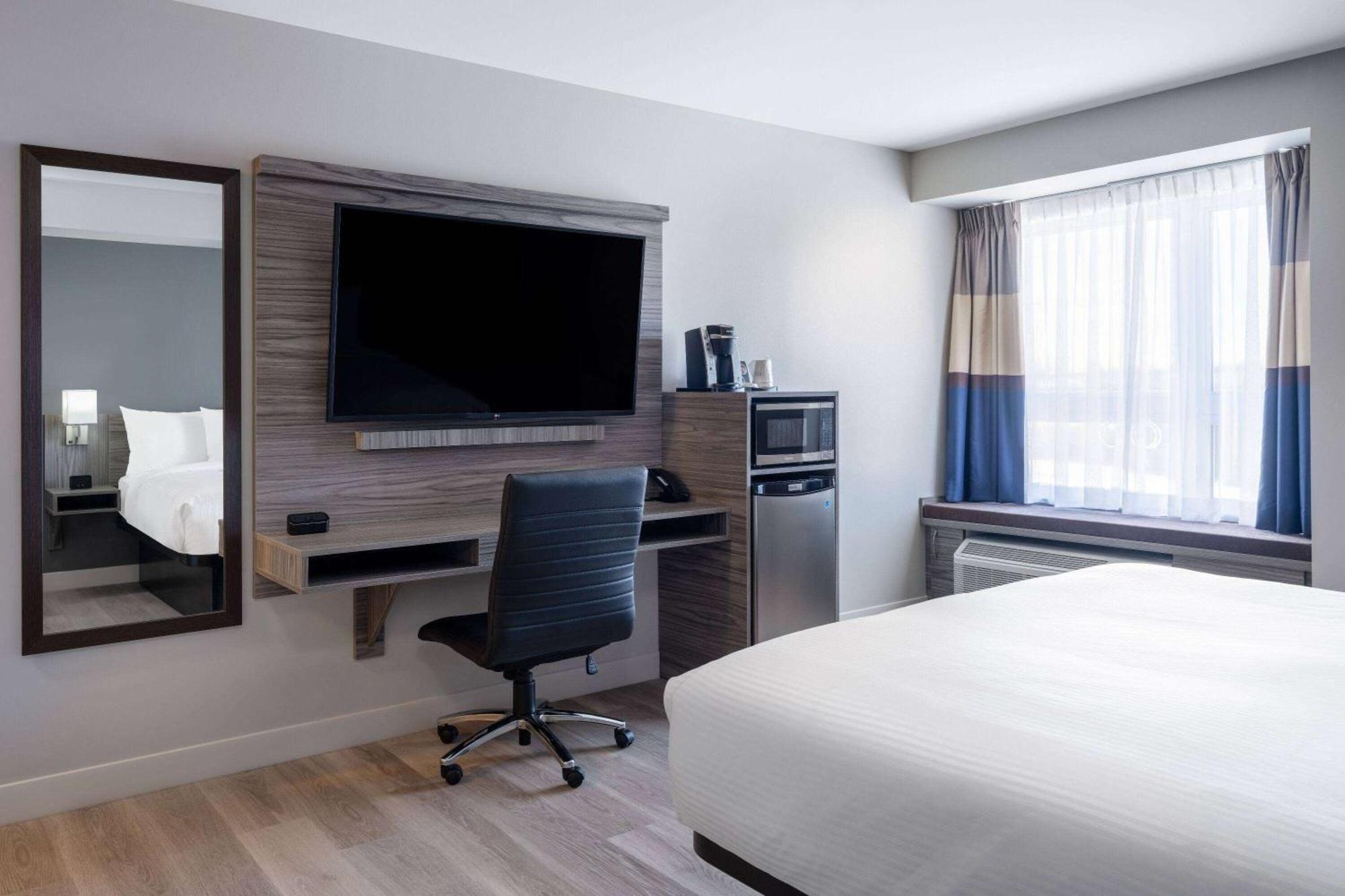 Microtel Inn & Suites By Wyndham Kanata Ottawa West Bagian luar foto